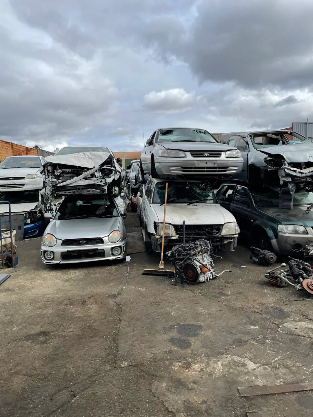 报废封顶2万、置换补8%:没坏的老车要在年底前做决定,先翻开登记证书对三个日期