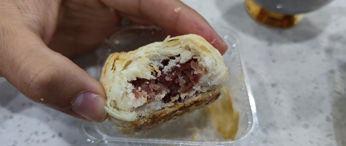 「月饼卖不动」刷屏、美心打到六折：但今年市场规模反而微增——月饼第一次