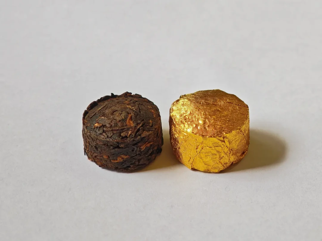 中秋礼盒里的下关沱拆不开?撬、蒸、微波三派实测摆一张桌:'蒸茶派'没把后一半说完整