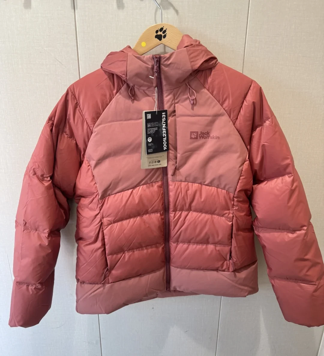 狼爪羽绒服的充绒量会在购物车里