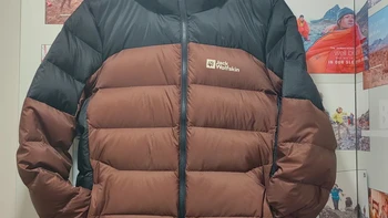 狼爪羽绒服的充绒量会在购物车里