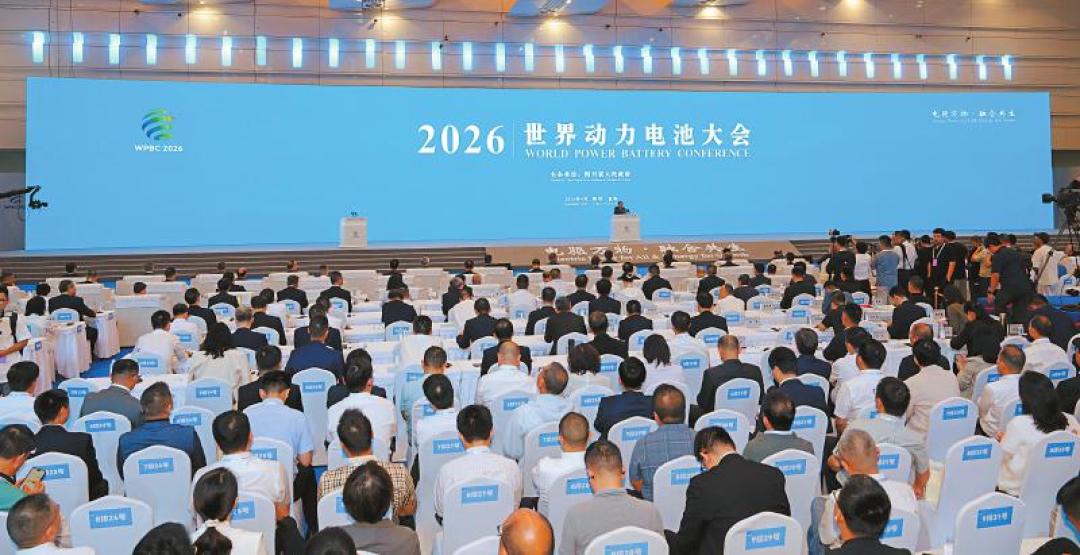 官媒提“去电装化”的今天，我把原文逐句读完了：电装只是喻体，三笔真正要对的账原文里没写