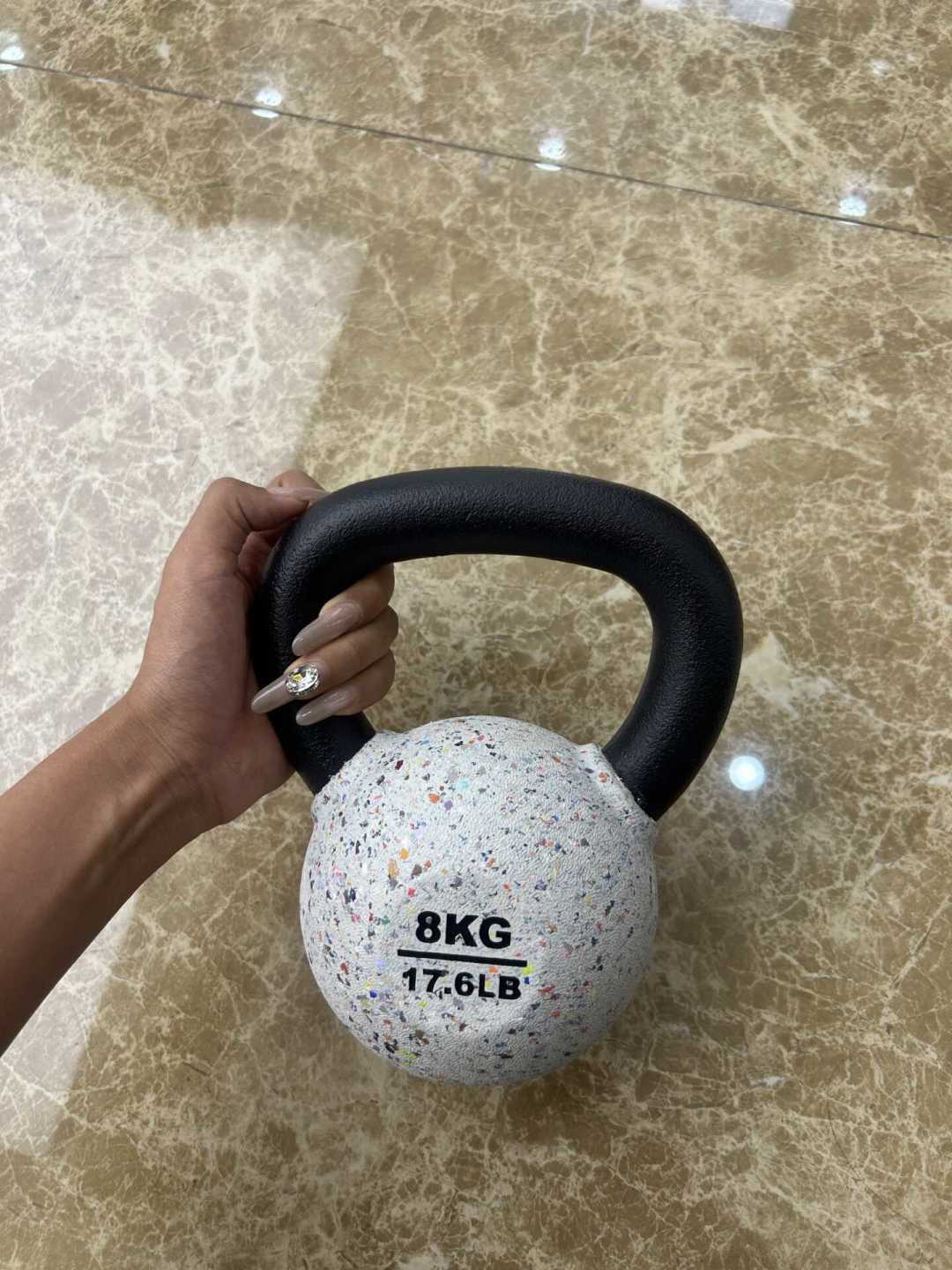 女生第一只壶铃到底几公斤?4kg、12kg、24kg,全网三派吵了半年,你只需要先问自己练什么