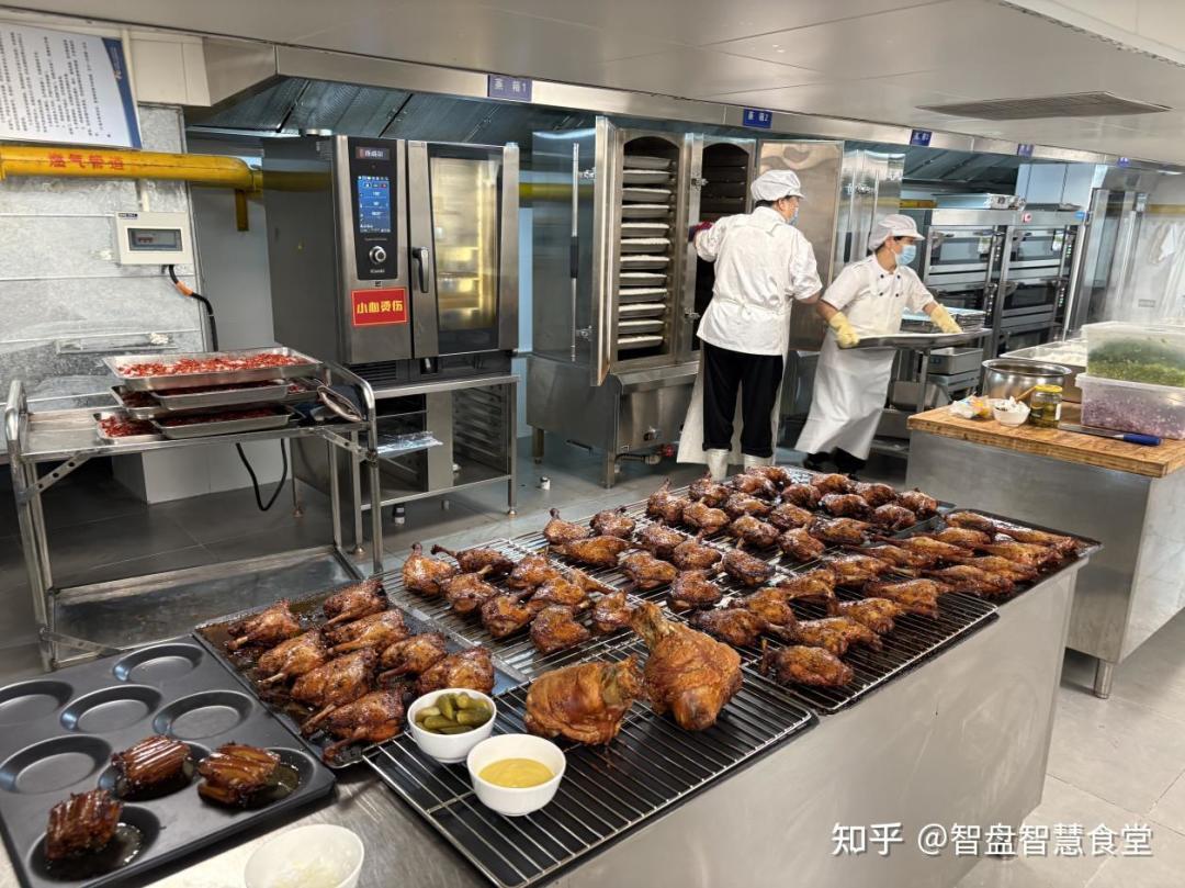 「商场现炒菜压根没炒」刷屏这两天:对完消防规范原文、前消防员的逐条批注和商场招商的三本账,“不让开明火”是这轮最大的讹传