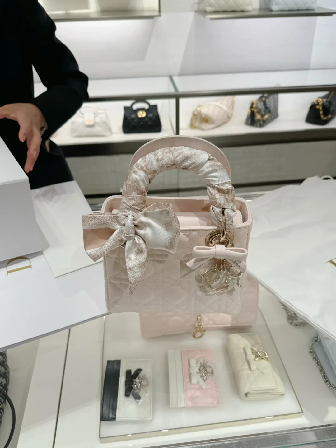 店庆和会员节全挤在9月下旬:10倍积分、满999返300、2万分兑正装——大牌经典款的折扣窗口就这两周