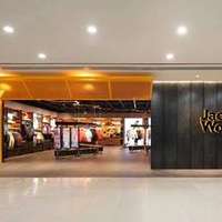 狼爪把全球头两家新店开进东北：冲锋衣新锚点1500-1800元，奥莱3折清的还是上一套货——今冬想买狼爪，先分清两套体系