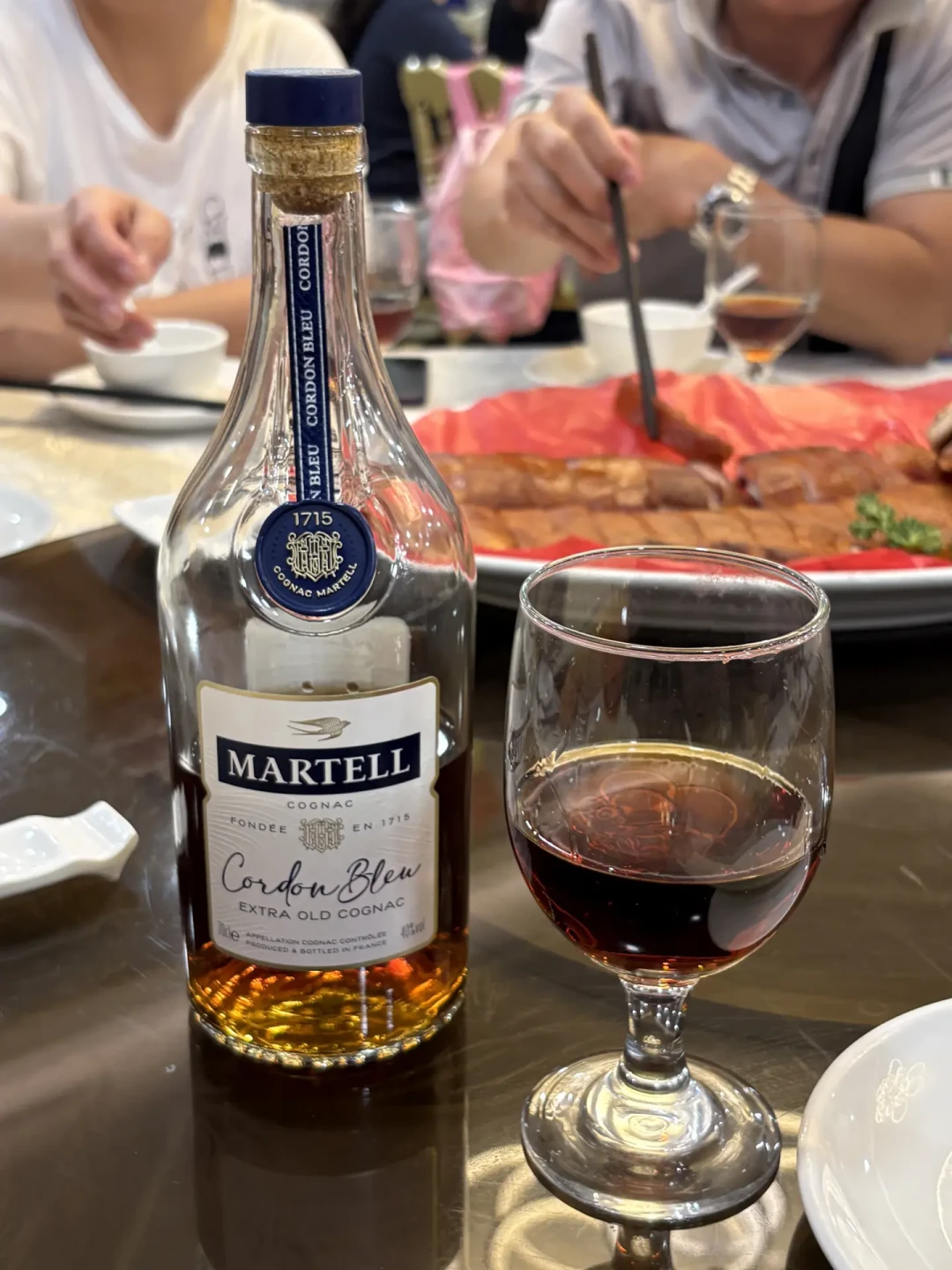 今年中秋，没有经销商替马爹利压货了：16个点的返利退潮后，礼盒、免税与批发价成了三条线