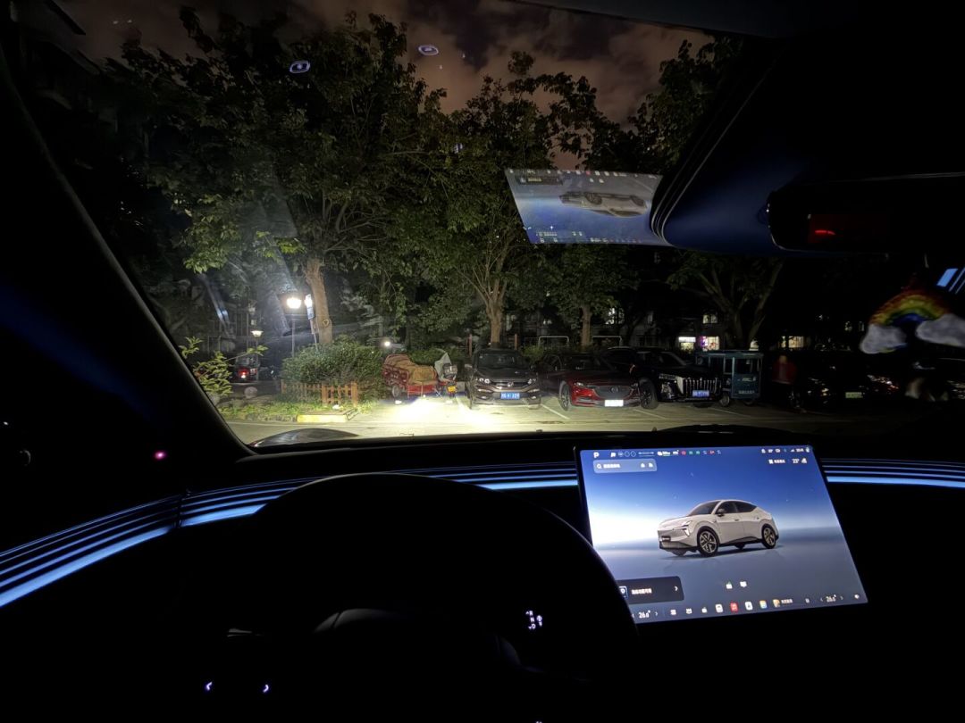 L03车主的第一张膜,正在批量“翻车”:对完小鹏商城龙膜的六个价格窗口、一条施工甩锅楼和十几套夜间反馈,才搞懂这台车哪块玻璃能深