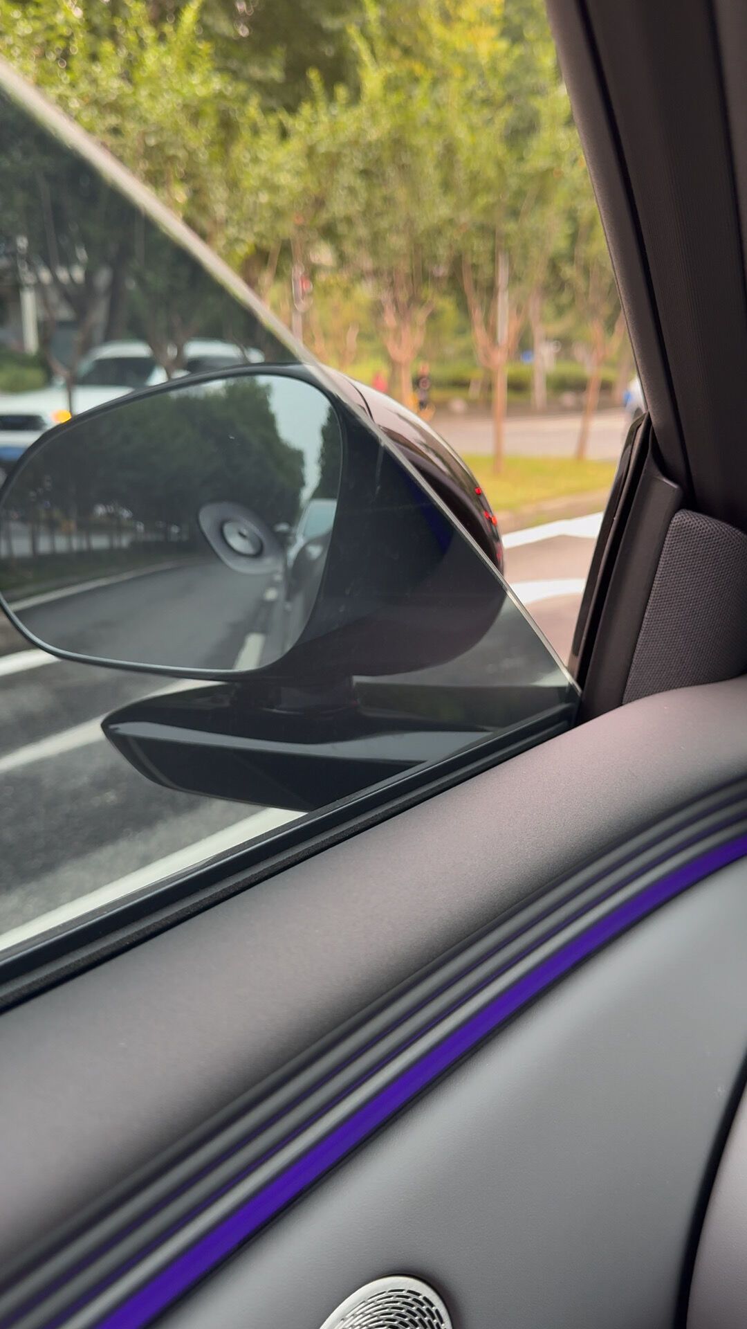 L03车主的第一张膜,正在批量“翻车”:对完小鹏商城龙膜的六个价格窗口、一条施工甩锅楼和十几套夜间反馈,才搞懂这台车哪块玻璃能深