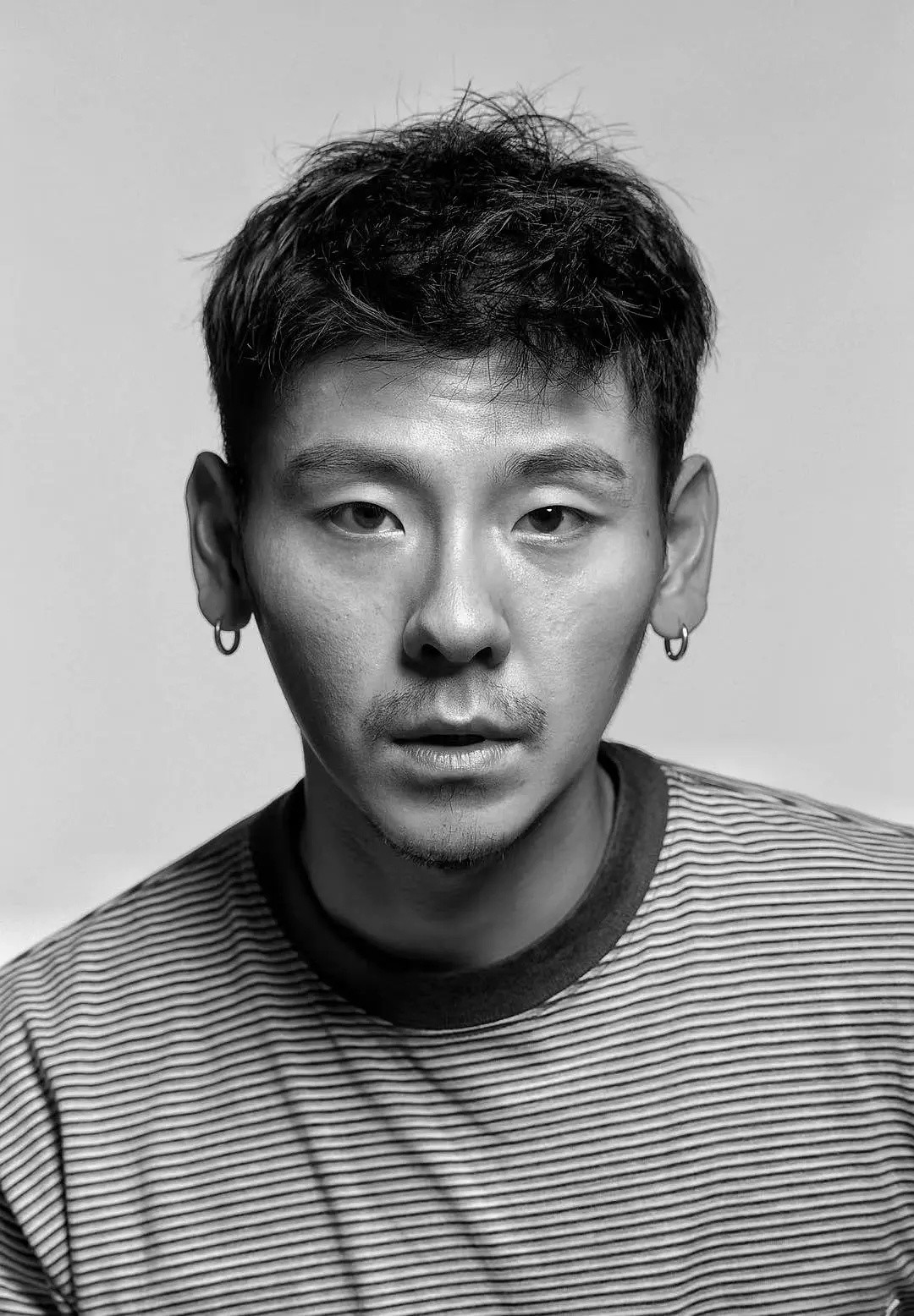 尹正的新剧真开机了:《失控买卖》三个月换了三回名,我把实锤、许愿单和传闻理成了一份追更日历