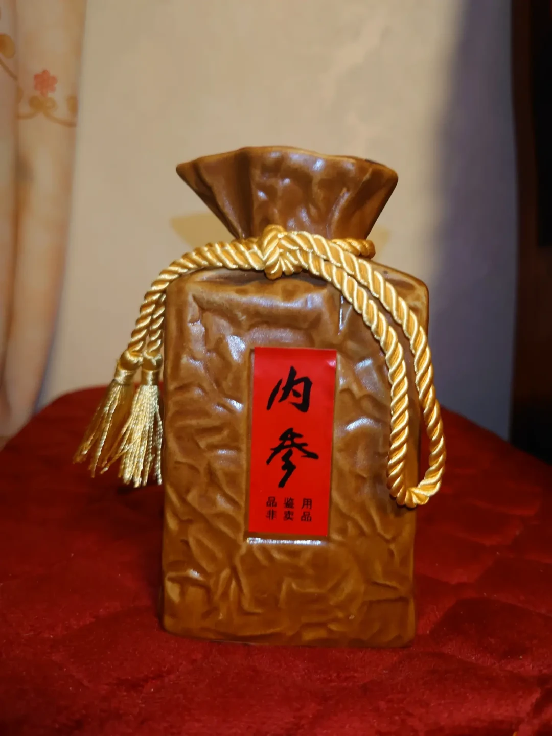 涨价30元、停货一个月,批发价565纹丝不动:中秋送内参前,先把这瓶酒的三张价签摊开看