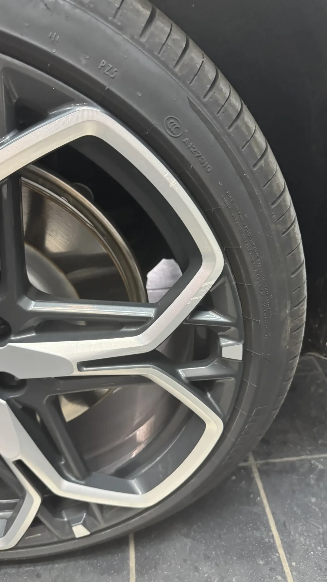 XM、R0 到底标了什么?倍耐力电车“专属原配码”批量到货,换胎不对码会怎样