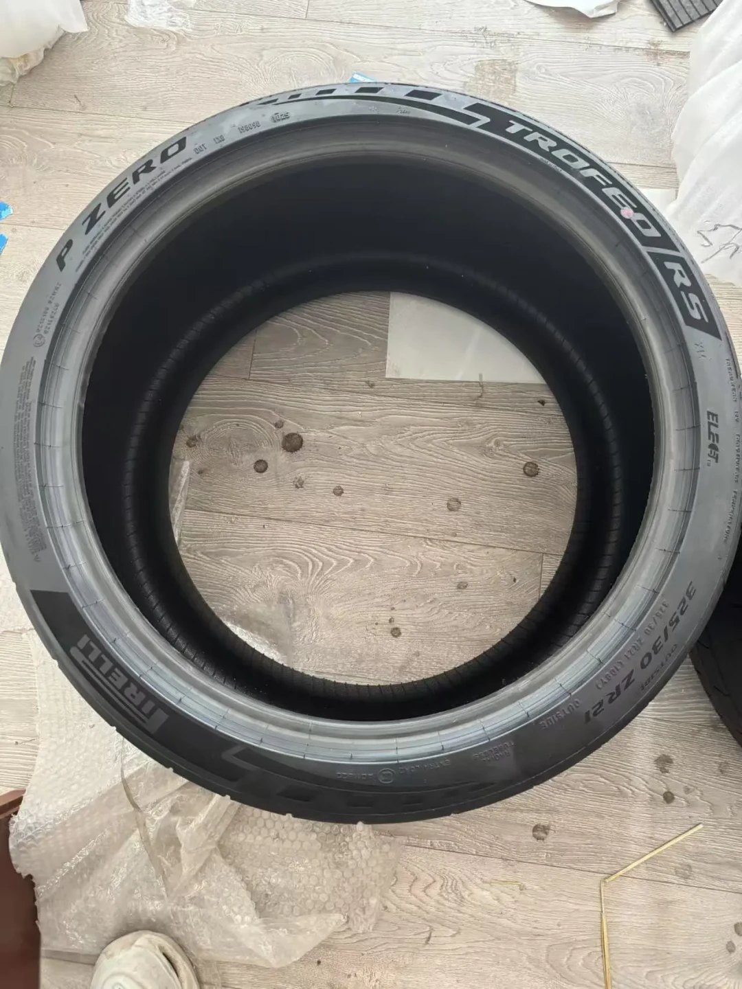 XM、R0 到底标了什么?倍耐力电车“专属原配码”批量到货,换胎不对码会怎样