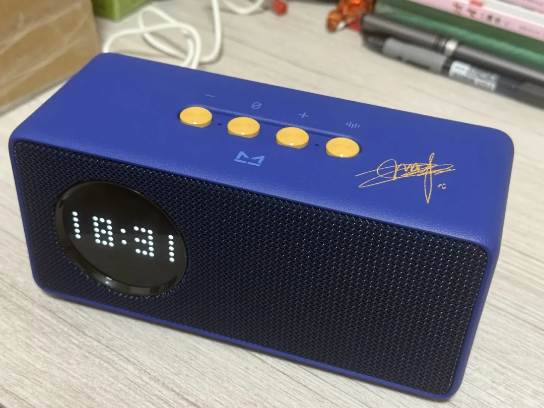代言人悄悄到期了:周深联名款天猫精灵二手卖229,和全新机一个价,周边反而要靠