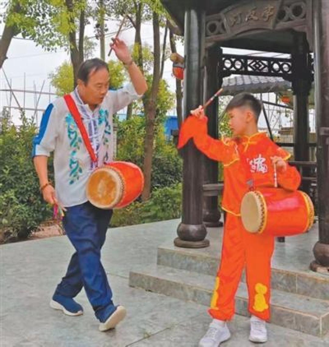 播放量破4亿!国家级非遗花鼓灯闪身步凭魔性动律火爆出圈
