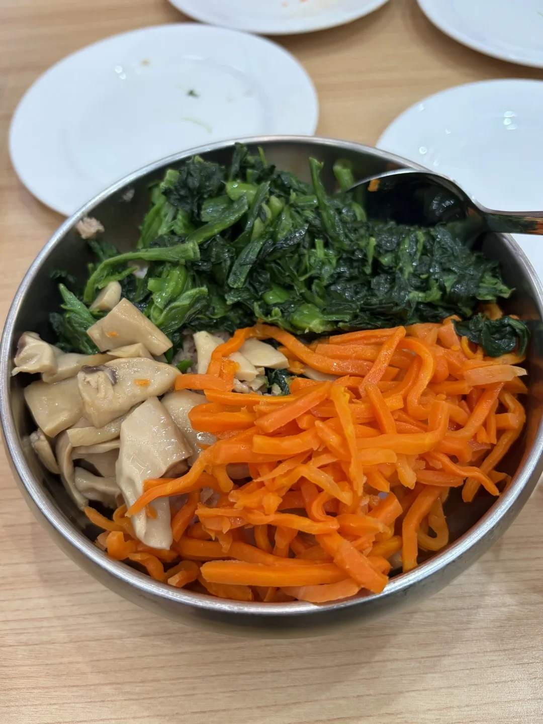 老乡鸡减脂点单这两天刷遍全网:我给靠连锁外卖干饭的打工人把账算完了——你收藏的“400大卡”是按100克算的,窟窿不在鸡腿,在番茄炒蛋和汤底