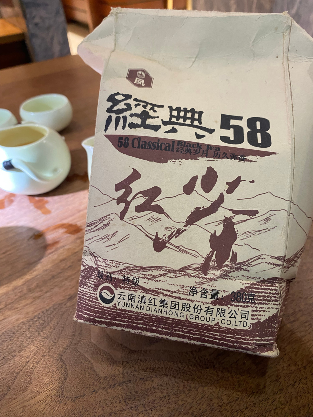 官方承认纸袋和铁罐是同一种茶:把凤牌经典58的单泡成本摆开,你多花的钱去了三个地方