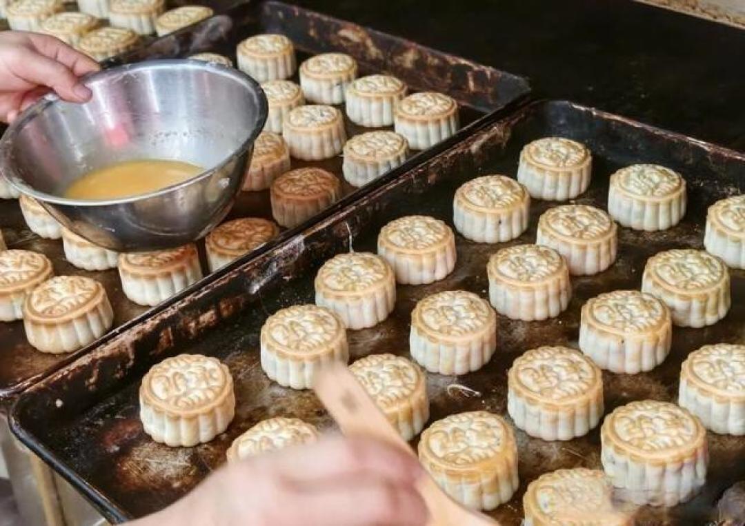 经销商进货砍九成还卖不完,月饼挤干泡沫回归食品本位