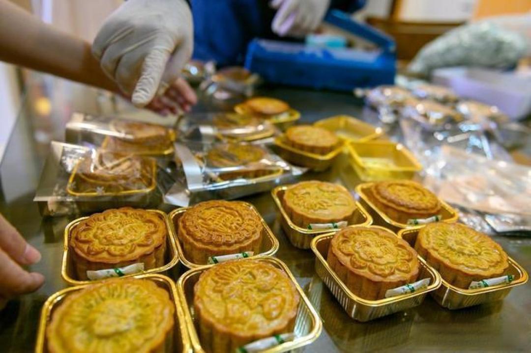 经销商进货砍九成还卖不完,月饼挤干泡沫回归食品本位