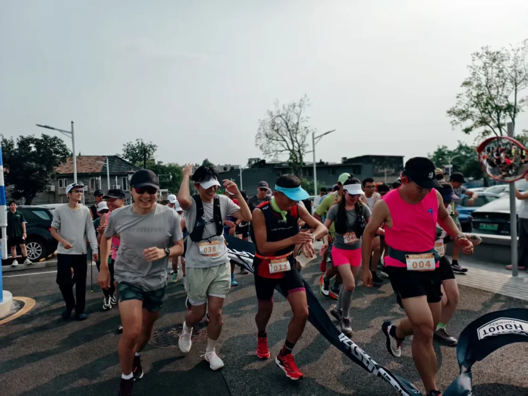 赛后一碗炸酱面，院里试穿ALTRA：北京西山月更的「悦野派对」，是路跑人下第一场越野前最该对的一本账