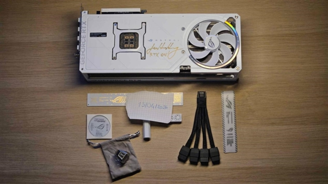 男子二手市场捡漏RTX 5090！开箱竟发现是黄仁勋亲笔签名全球唯一版