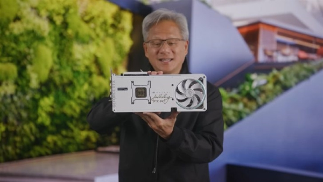 男子二手市场捡漏RTX 5090！开箱竟发现是黄仁勋亲笔签名全球唯一版