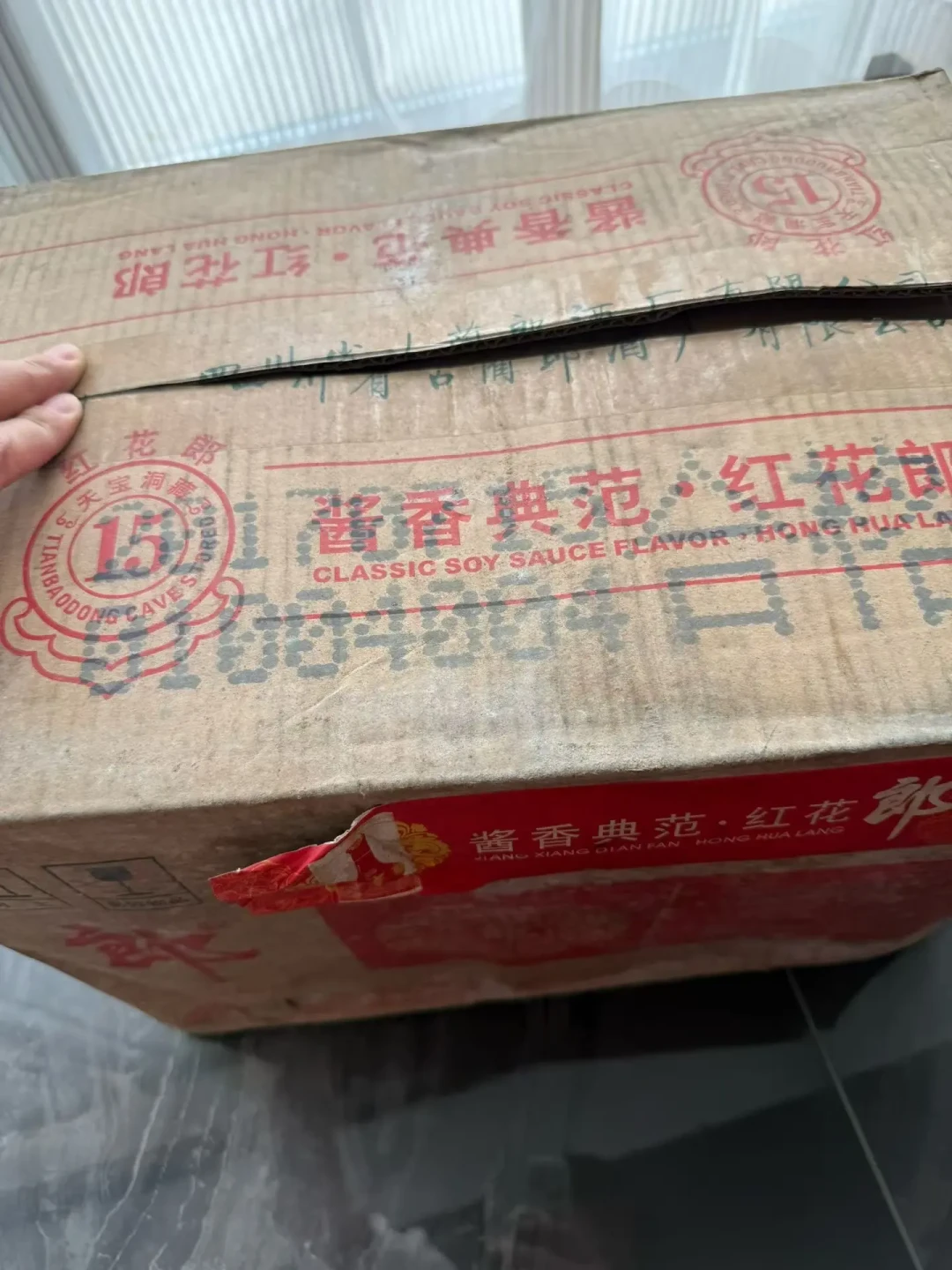 中秋上门给老丈人送酒,别照抄刷屏的「攻略」:有把陌生茅台镇酱酒五星推成C位的,有把水晶剑标到400-600而酒友认的好价≤360的——他喝不喝、送一瓶还是两瓶、各地认哪瓶「硬通货」,答案我都从评论区扒出来了