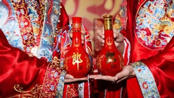 中秋上门给老丈人送酒，别照抄刷屏的「攻略」：有把陌生茅台镇酱酒五星推成C位的，有把水晶剑标到400-600而酒友认的好价≤360的——他喝不喝、送一瓶还是两瓶、各地认哪瓶「硬通货」，答案我都从评论区扒出来了