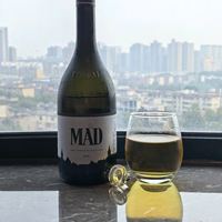 设计有趣，口感甘冽的非典型性干白:匈牙利MAD酒庄·托卡伊福尔明