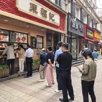 本地人推荐的烧鸡店,去了,鉴定为夯!郑州·东福记烧鸡老铺