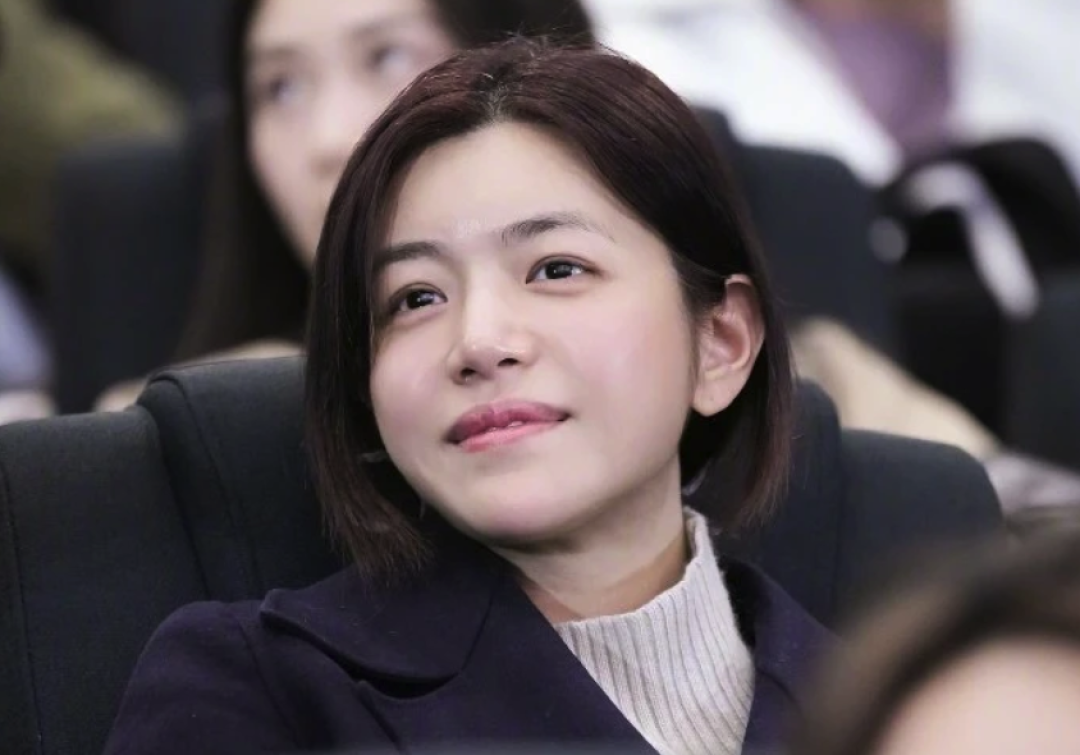 "小笼包"翻车十年后,41岁的陈妍希用素颜打了所有人的脸