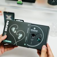 宁梵NM10开箱：半透绿外观与轻量化设计