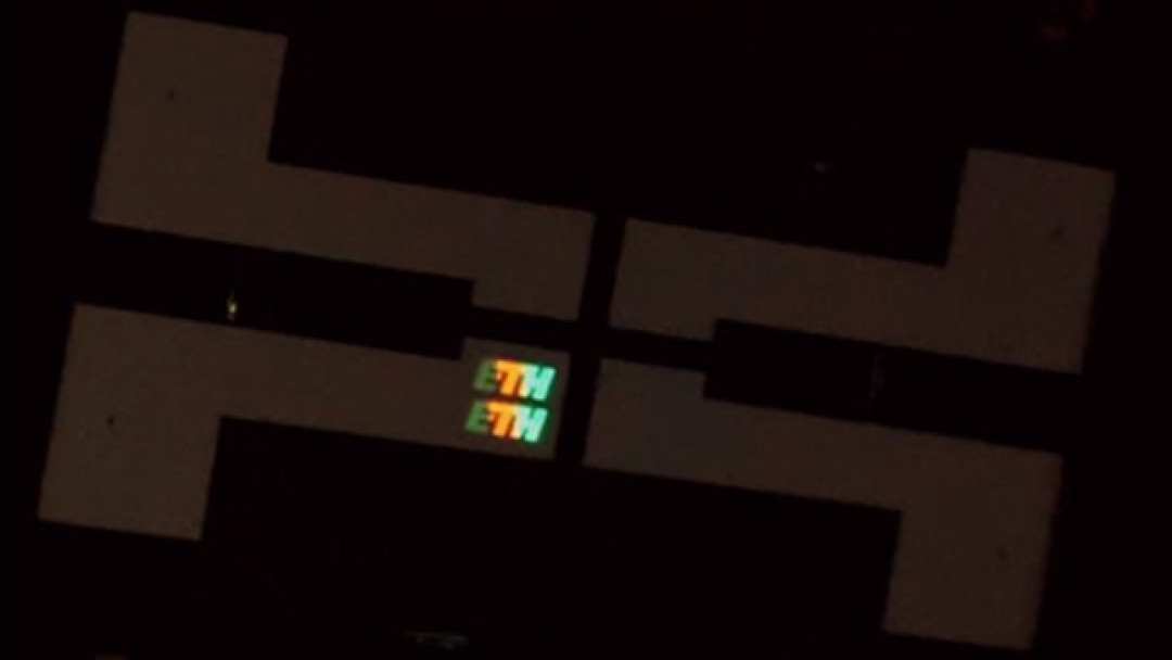 像素级光刻!科学家造出超高分辨率微型OLED:只有变形虫大小
