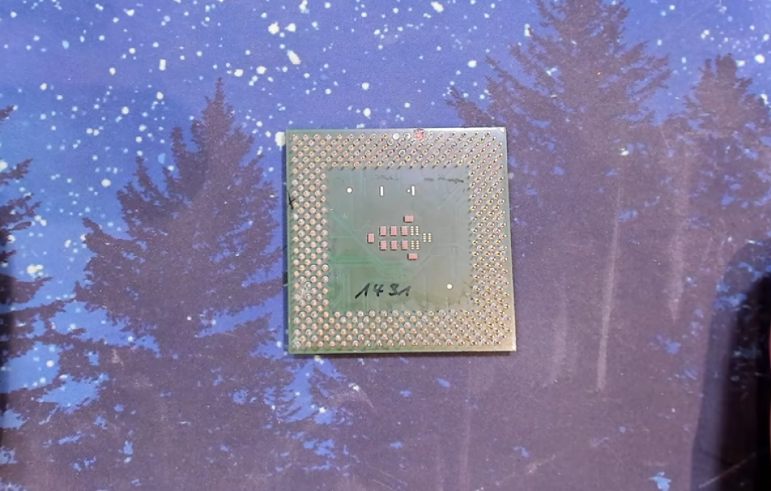 引脚移植手术成功!25岁图拉丁赛扬CPU死而复生,稳定超频1600MHz