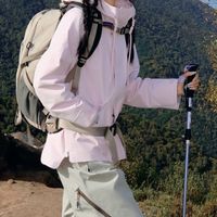 469元的粉色冲锋衣，是“户外神衣”？伯希和山行2.0硬核实测！