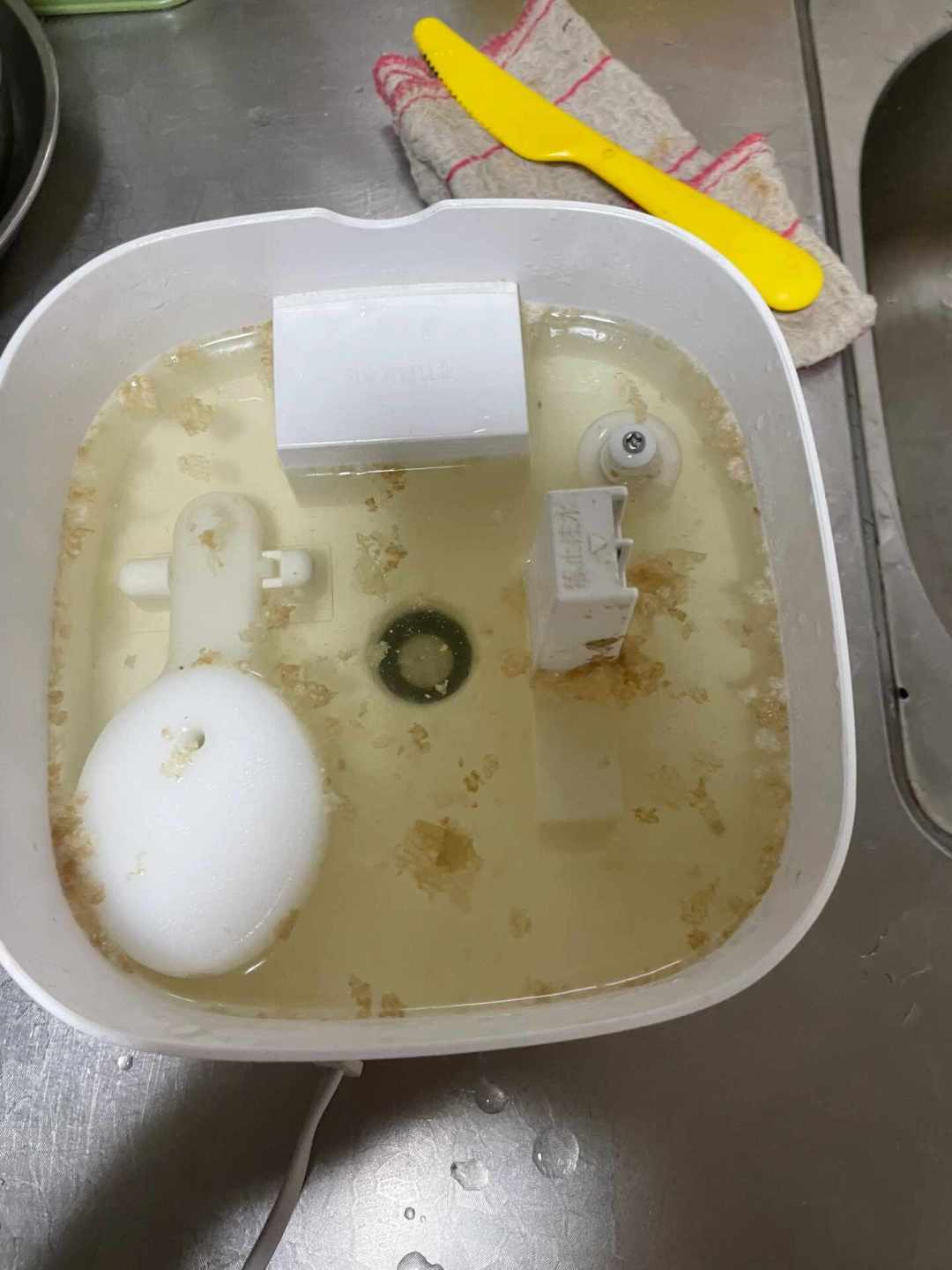 加湿器翻出来别急着加水:先查水箱和滤芯
