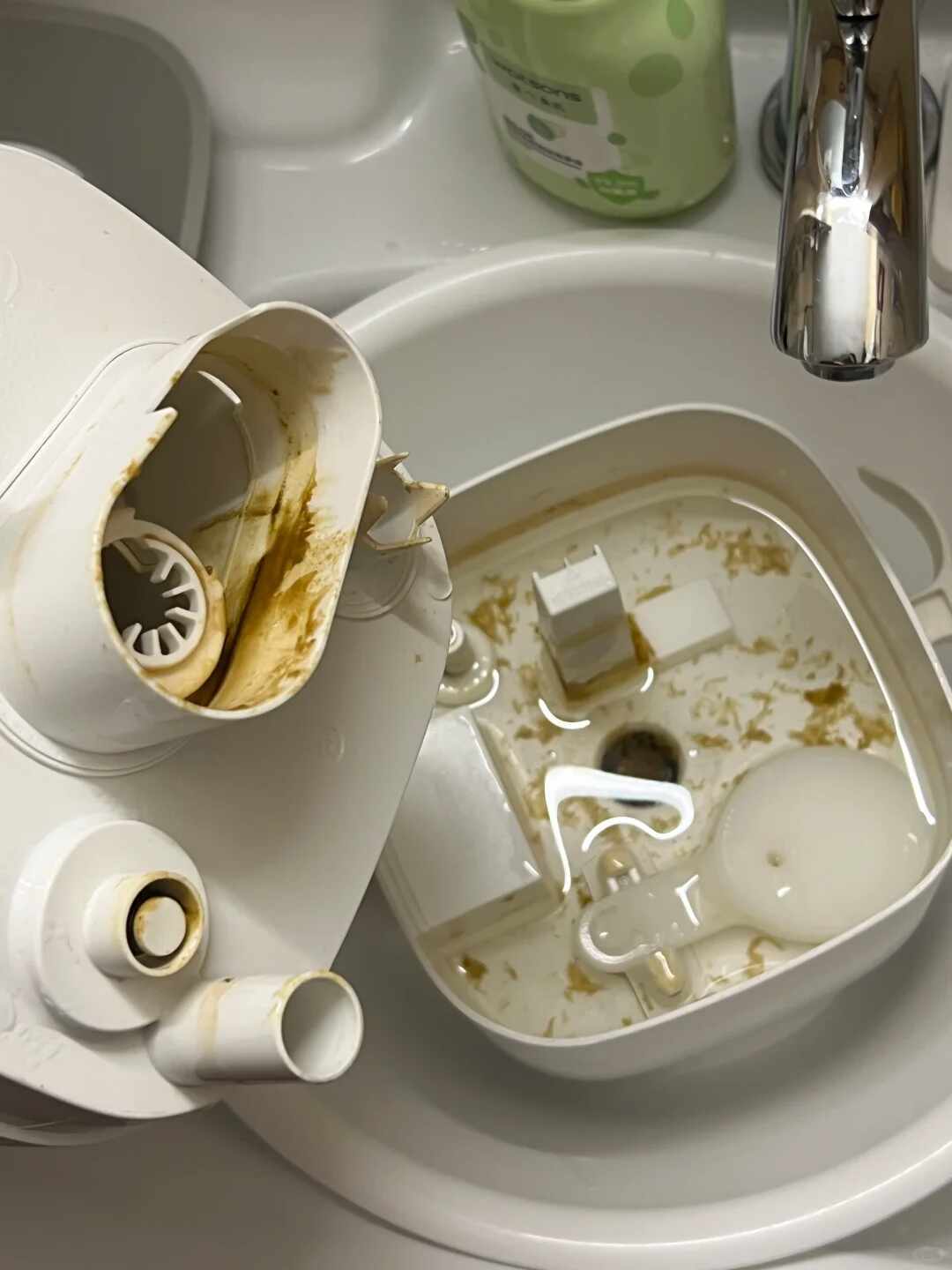 加湿器翻出来别急着加水:先查水箱和滤芯