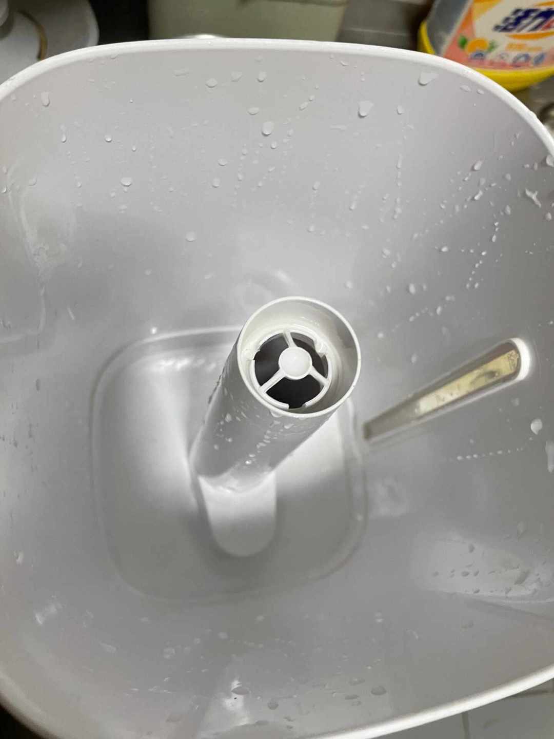加湿器翻出来别急着加水:先查水箱和滤芯