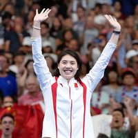 0.03秒极限逆转！00后小将余依婷险胜张雨霏，中国女子蝶泳包揽冠亚军
