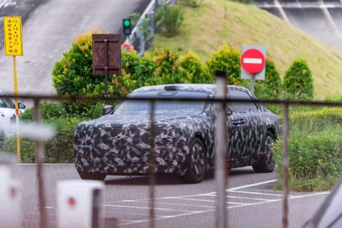 轿车