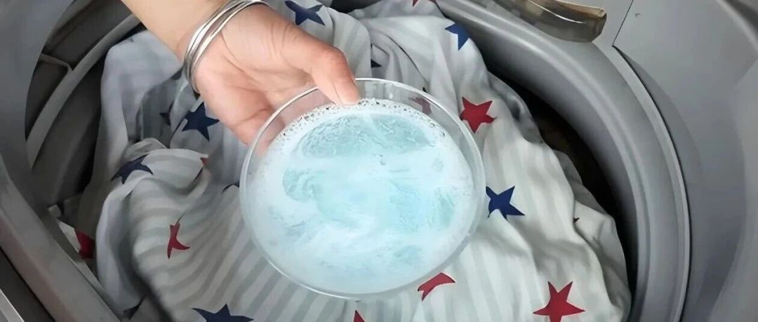 厚被子刚拿出来有味?别急着晒,先看材质
