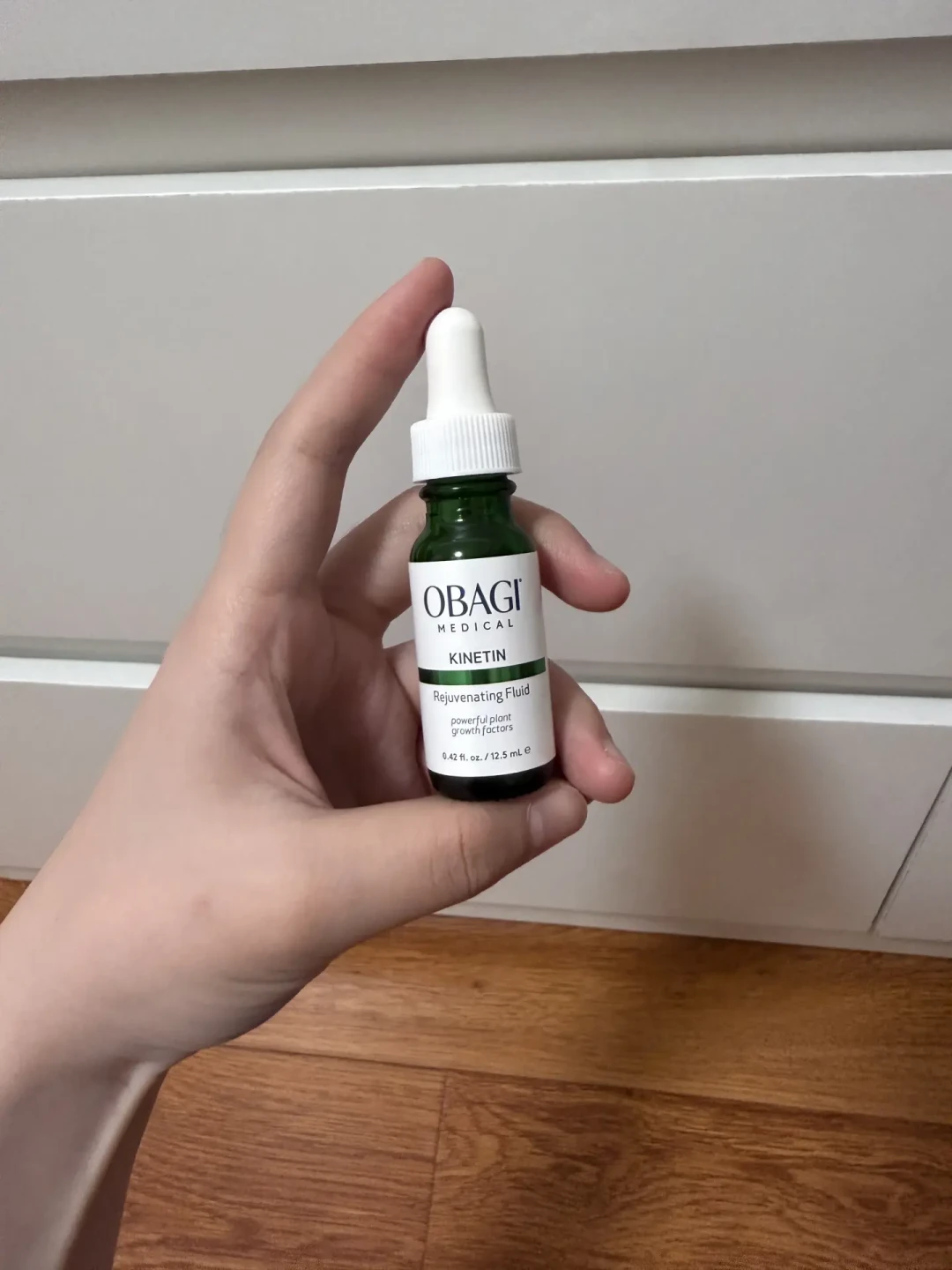 一瓶在晒新版报价，一瓶打了18个月广告还没价格：入秋褪红，欧邦琪蓝瓶用户先把两只绿瓶分清楚