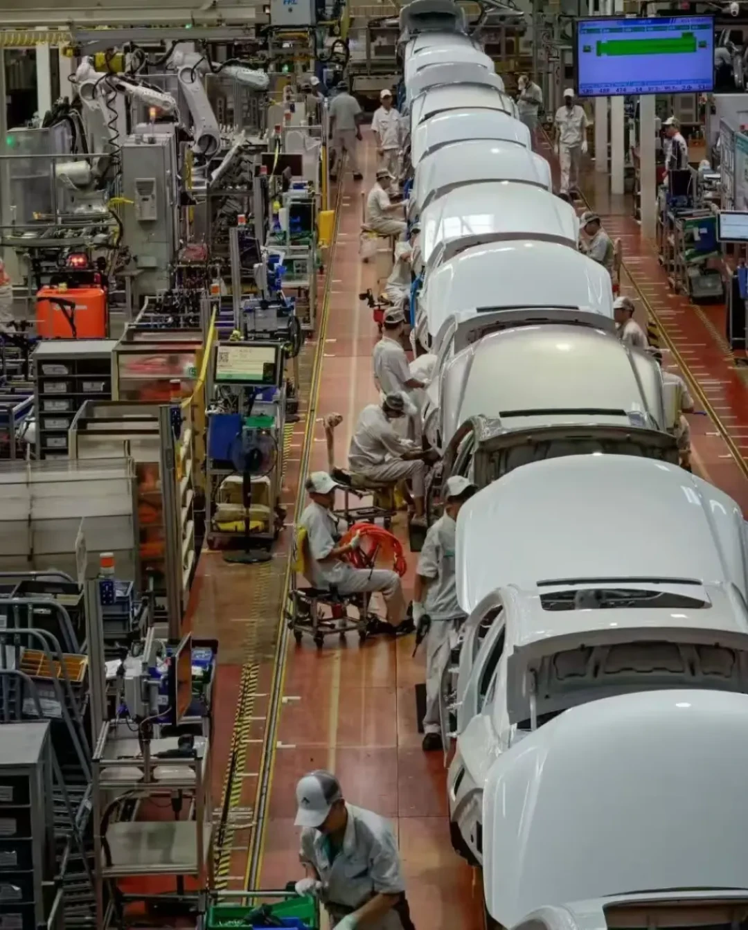 油价明晚第13涨、92号冲8.8元，9月燃油车产量先砍一半：想抄底的先分清两件事——库存车折扣在加深、在产款选择在收窄，加不加油、下不下单，一次算清