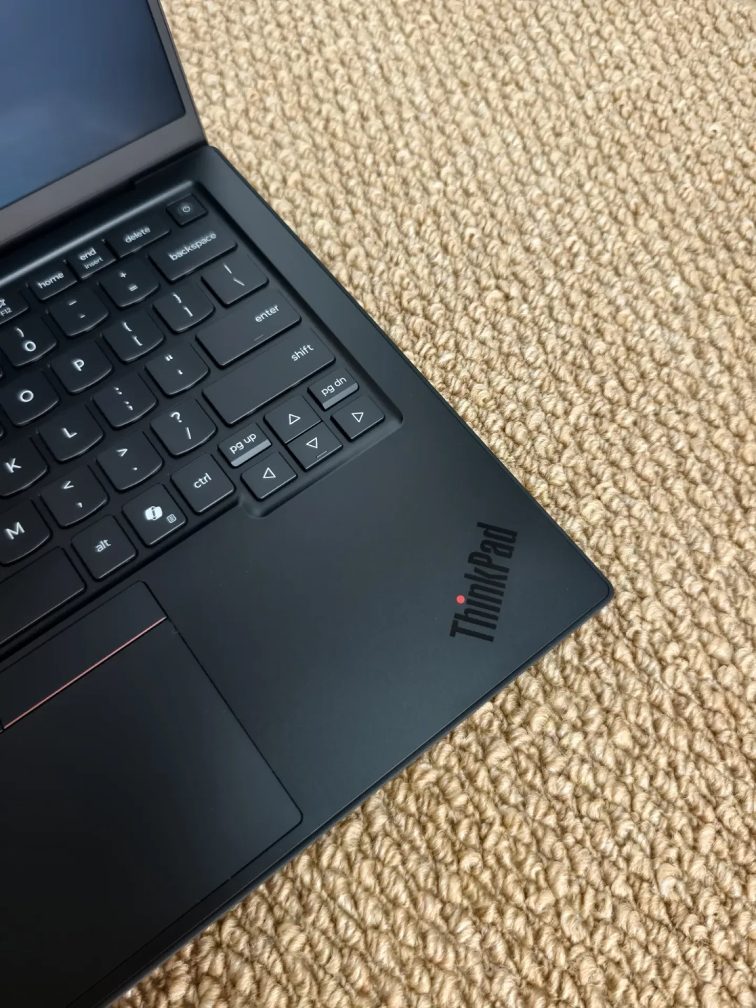984g要价14900:核完ThinkPad X1 Carbon 2026的产品、价格、口碑三本账,性能党请直接去隔壁X14