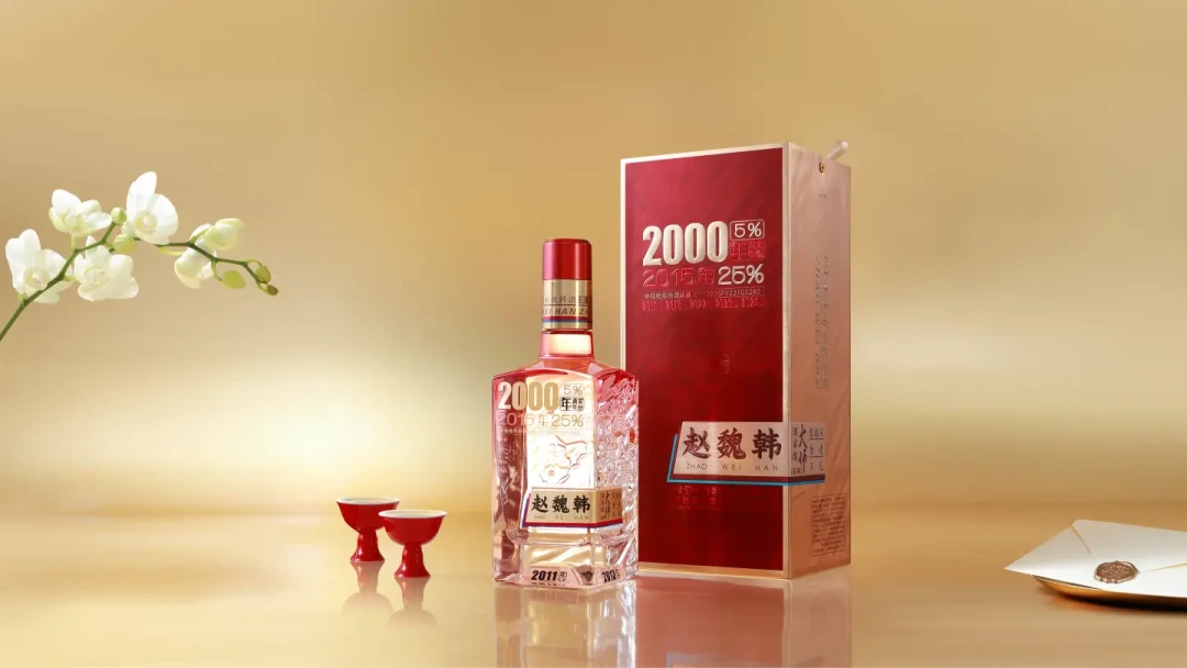 离中秋2天,小红书备婚区被「喜事就喝赵魏韩」刷屏:贸易公司去年才改行卖酒、瓶标「2000年老酒」只占整瓶2%、复购率两个口径对不上——种草账、品牌账、年份账、口味账我全摆齐了,作业抄不抄你定