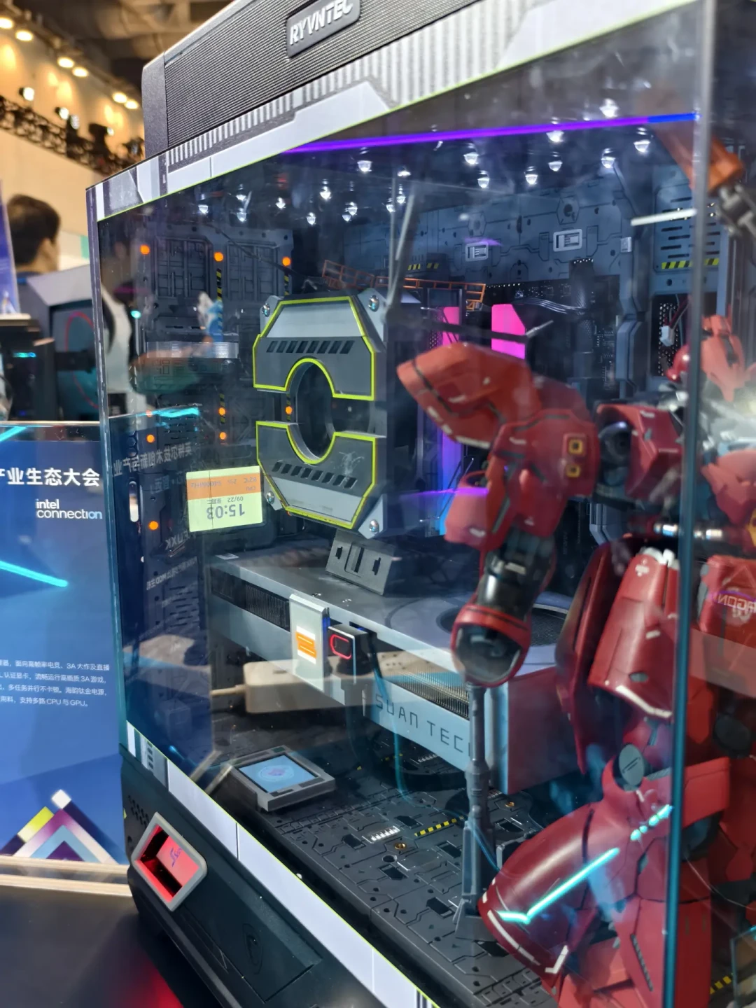 海韵把3200W电源搬进英特尔的智能体大会:
