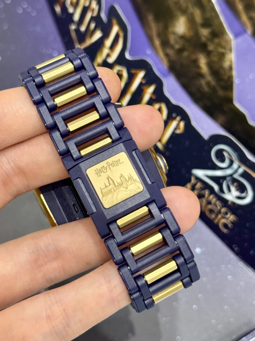 小天才哈利波特联名款开卖一个月还没断货:对完60多条开箱帖和200条评论,同价是真相,差价全藏在渠道里