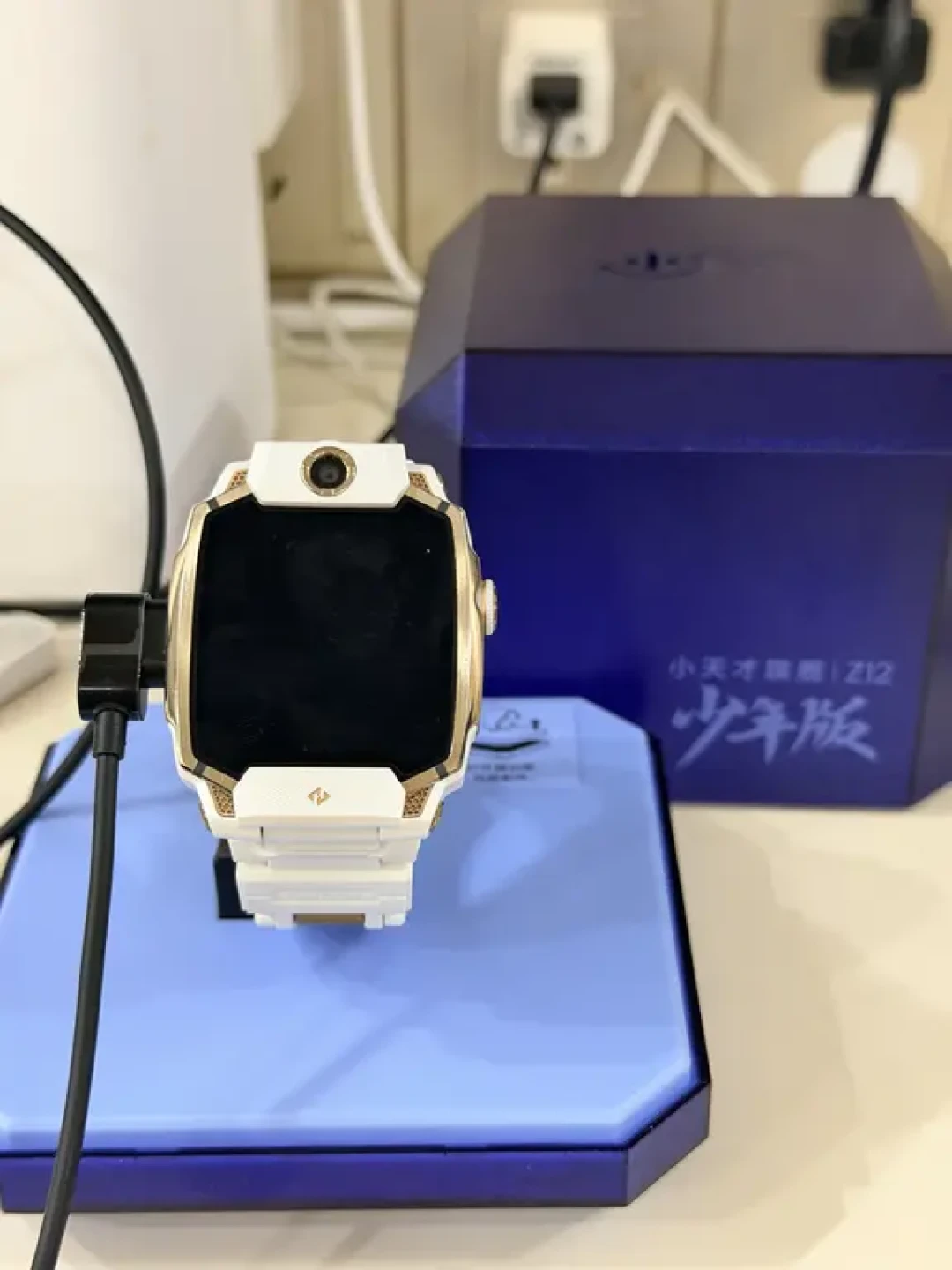 小天才哈利波特联名款开卖一个月还没断货:对完60多条开箱帖和200条评论,同价是真相,差价全藏在渠道里