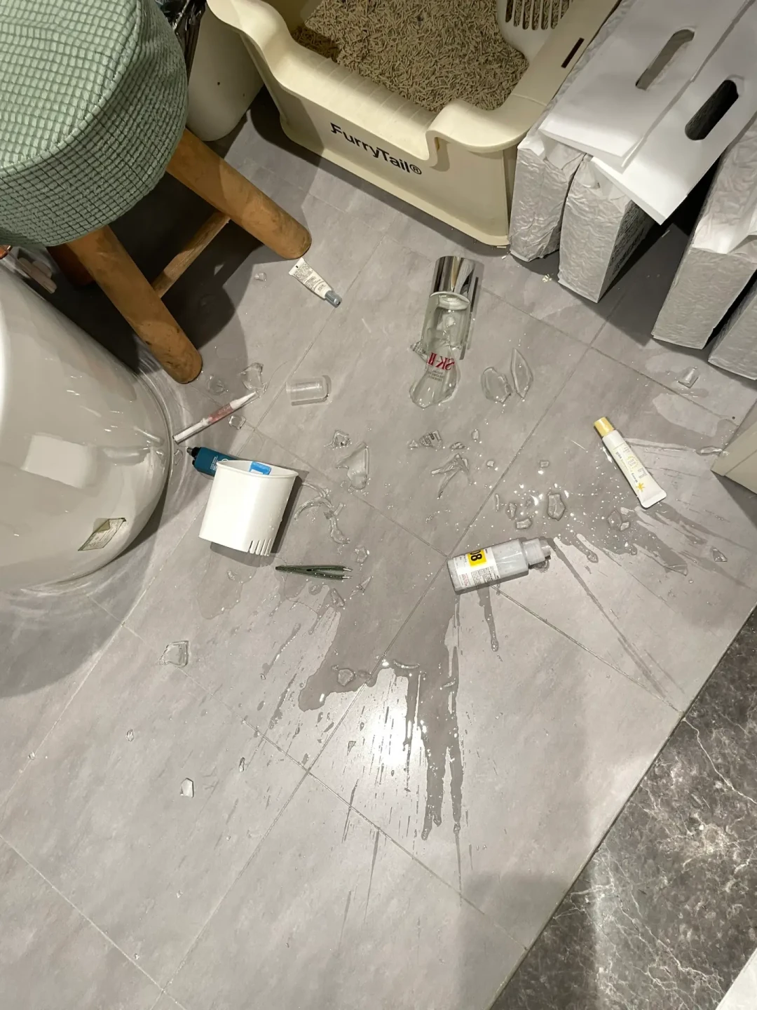 6篇免打孔翻车帖的407条评论：30人自述摔了，但叫得最响的是“拆不下来”