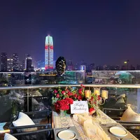 国庆住亚朵先别急着收藏那份“窗景名单”：对完6869次收藏、两篇反例帖和“11元换窗”实录，哪间看得见、花多少、怎么翻车，我拆成三本账